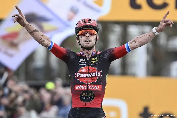 veldrijder iserbyt houdt nieuwenhuis van winst af in cross niel