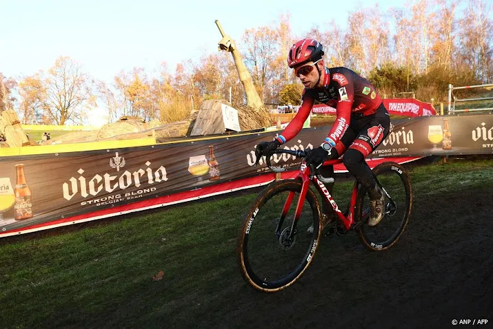 veldrijder iserbyt troeft nederlanders af in wereldbekercross