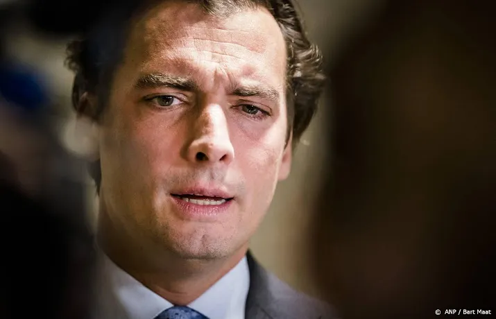 verdachte hacken forum voor democratie app meldt zich bij politie