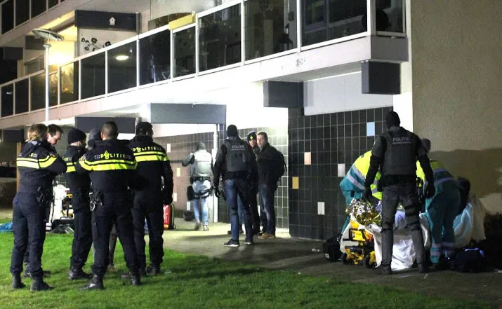 verdachten zwaargewond na sprong van flat