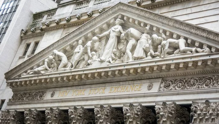 verdeeld beeld op drukke dag wall street