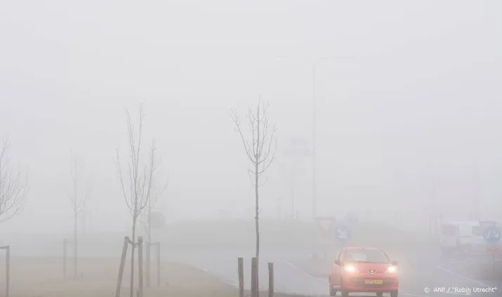 verkeerswaarschuwing door dichte mist
