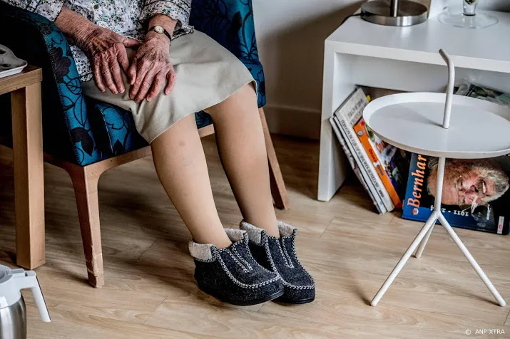 verlengde coronamaatregelen verdrietig nieuws voor ouderen