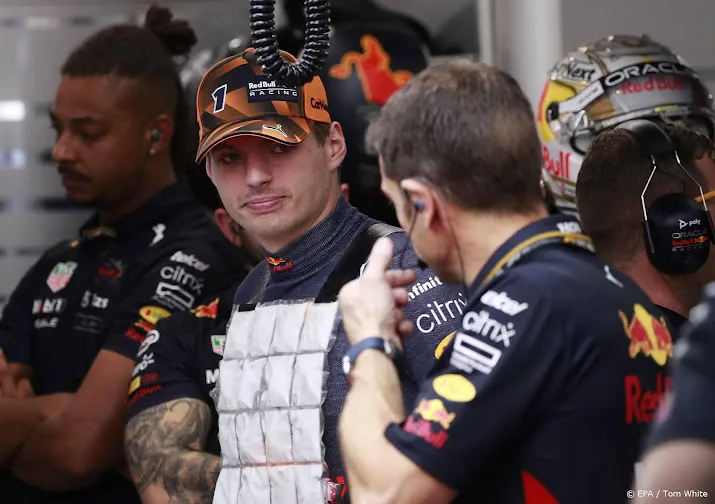 verstappen achter leclerc in natte derde training singapore