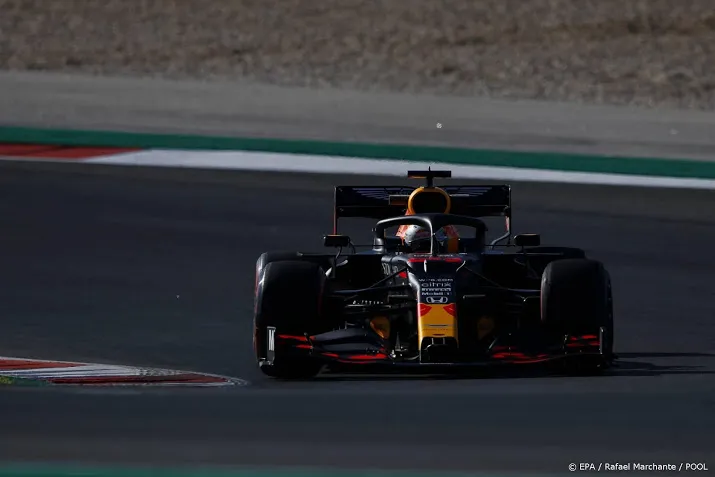 verstappen botst met stroll en rijdt tweede tijd in training