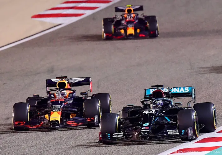 verstappen niet tevreden over strategie en ploeggenoot albon