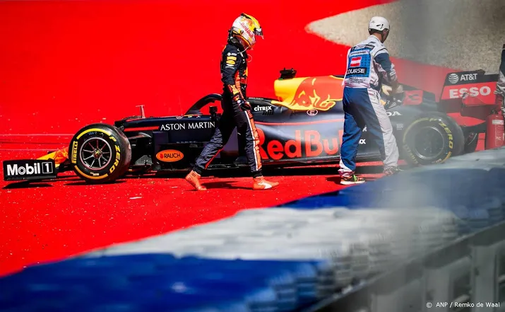 verstappen valt uit in training na crash