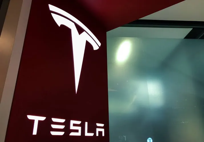 vertraging met software zelfrijdende teslas
