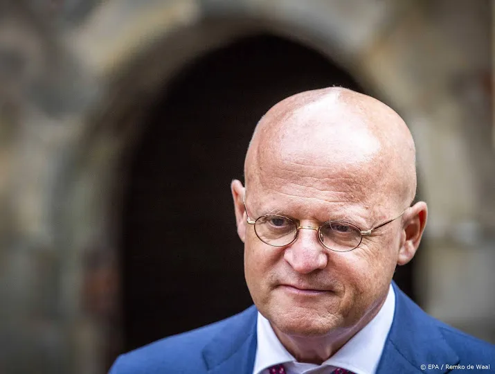 vier op tien nederlanders grapperhaus niet meer geloofwaardig
