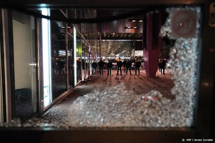 vijf arrestaties rond lawaaidemonstratie den haag