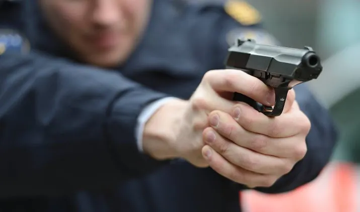 vijf personen opgepakt na bedreiging amsterdam