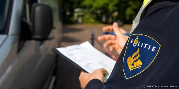 vijftien bekeuringen bij trouwstoet rotterdam