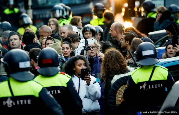 vijftien van de 143 arrestanten nog vast na protest museumplein