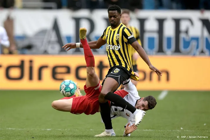 vitesse is met tien man te sterk voor fc utrecht