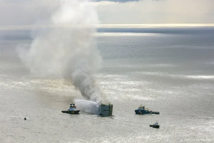 vliegverbod boven gebied brandend vrachtschip ameland