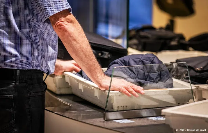 vloeistoffen en elektronica mogen op schiphol in tas blijven