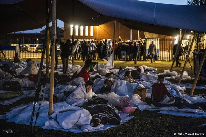 vluchtelingenwerk naar rechter om opvangcrisis