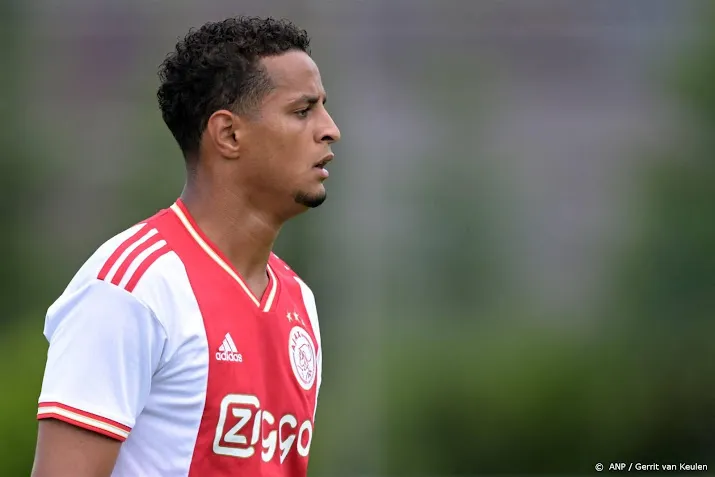 voetballer ihattaren nog in de cel na aanhouding zondag