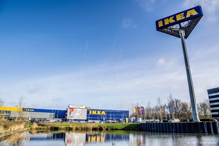 voetbalsupporters slaags met elkaar bij ikea delft