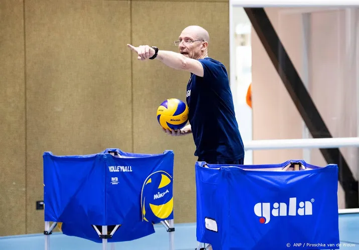 volleyballers in vijf sets langs spanje