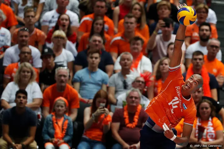 volleyballers naar achtste finales op ek