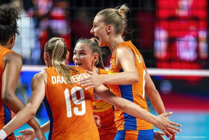 volleybalsters missen ondanks sterk spel tegen servie ek finale