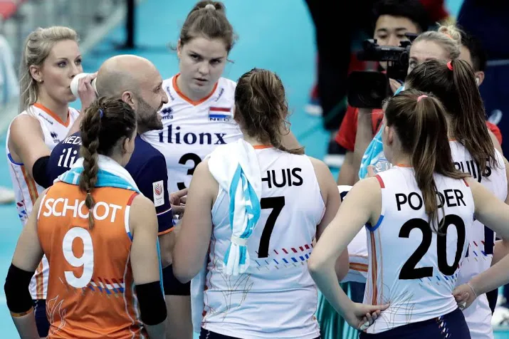 volleybalsters op jacht naar beloning