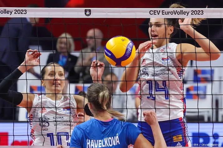 volleybalsters tegen servie in halve eindstrijd ek