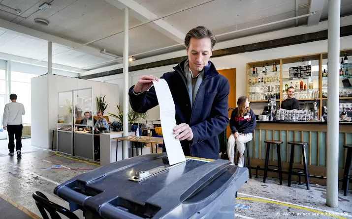 volt leider dassen wacht in spanning op verkiezingsuitslag