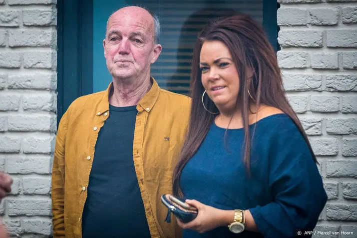 voor familie nicky blijft b een lafaard