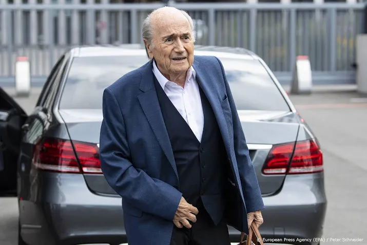 voormalig fifa voorzitter blatter opgenomen in ziekenhuis