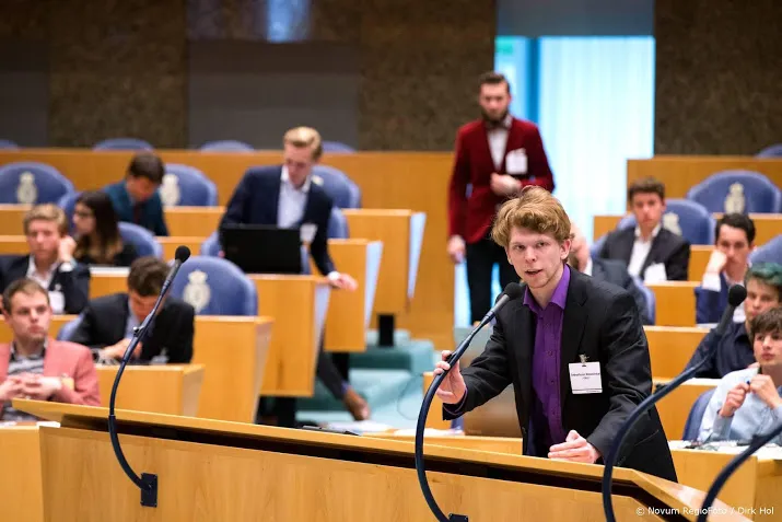 voorzitter uit partij voor de dieren gezet