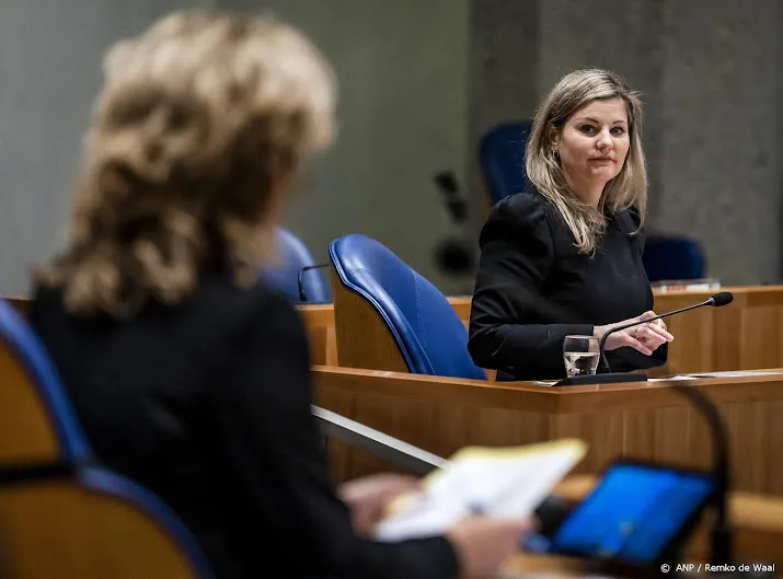 vragen in kamer over vrijwillige evacuatie diplomaten uit kiev