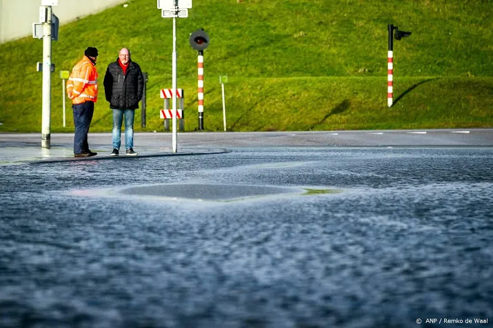 vrijdagmiddag in oosten kans op wateroverlast