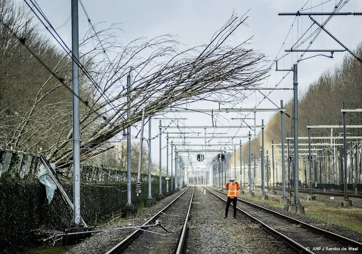 vrijwel alle treinen rijden weer op enkele trajecten nog hinder
