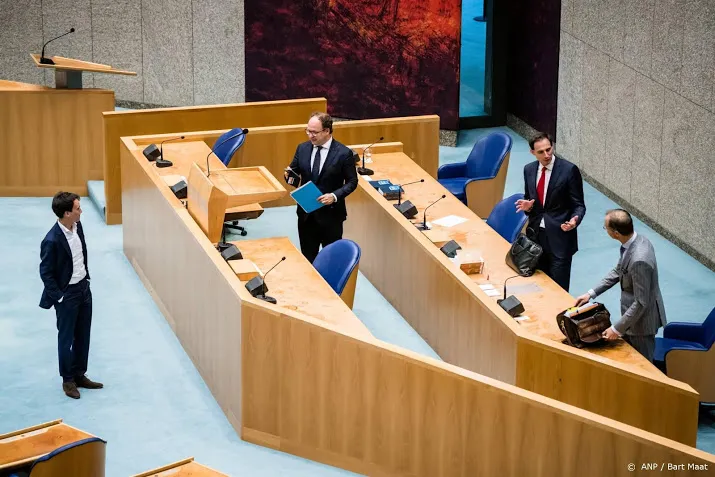 vrijwel volledige kamer stemt voor derde steunpakket
