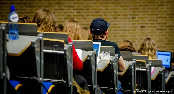 vrouwen eindigen vaker met hogere opleiding na vmbo dan mannen