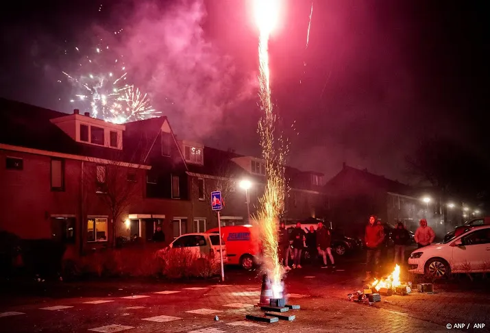 vuurwerkliefhebbers kater van huftergedrag van relschoppers