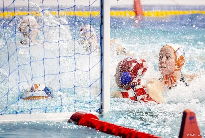 waterpolosters starten ek in eigen land met 24 6 zege op kroatie