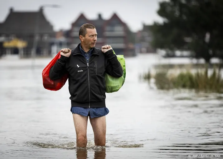 waterschap limburg kijkt terug op crisis rond overstromingen