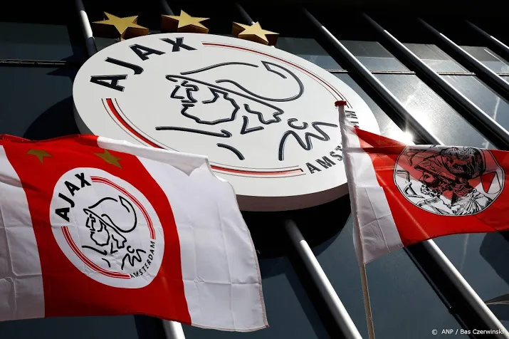 we hebben alleen nog kindermaten ajaxshirts