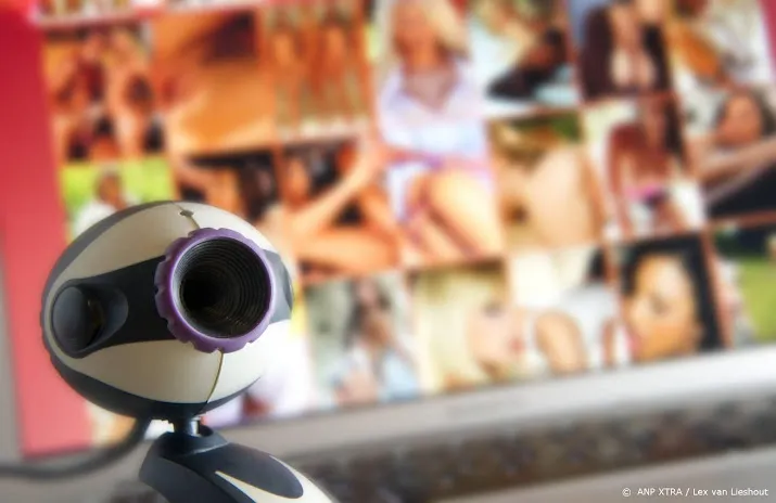 webcamafperser aydin c pleit niet schuldig in canadese strafzaak