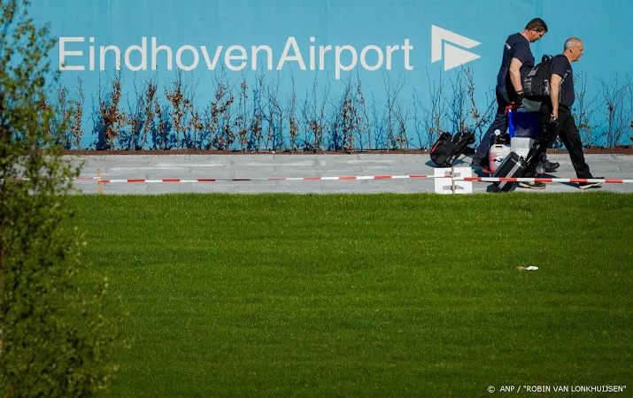 weer besmette reizigers terug via eindhoven airport