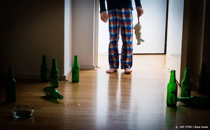 weer minder meldingen kindermishandeling en huiselijk geweld