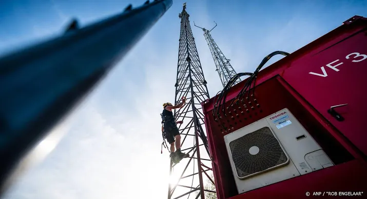 weer vernielde zendmast aangetroffen in rotterdam