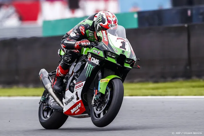 wegracer rea wint 1e race wk superbike in assen van der mark 4e