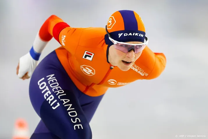 wereldbekerzege schaatsster schouten met baanrecord op 3000 m