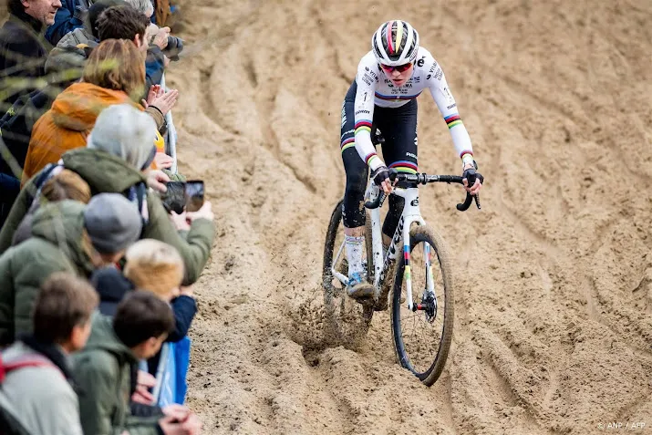 wereldbekerzege veldrijdster van empel alvarado wint klassement