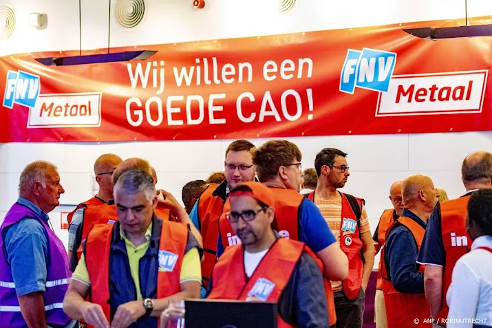 werknemers metaalbedrijven gaan staken na afwijzen ultimatum