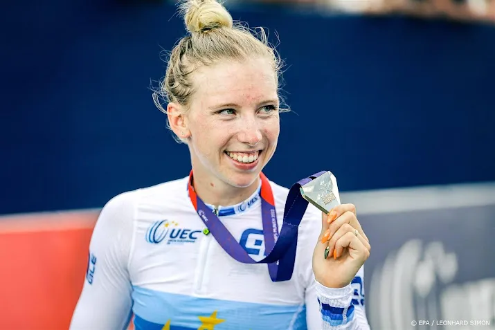 wiebes wel de beste in tweede etappe uae tour